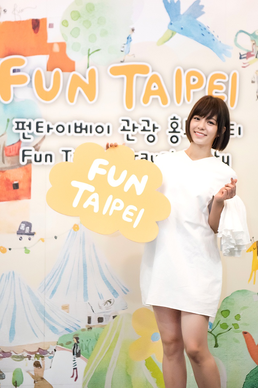 Taiwanese actor Vivian Sung at a Taipei tourism presentation in 2016.